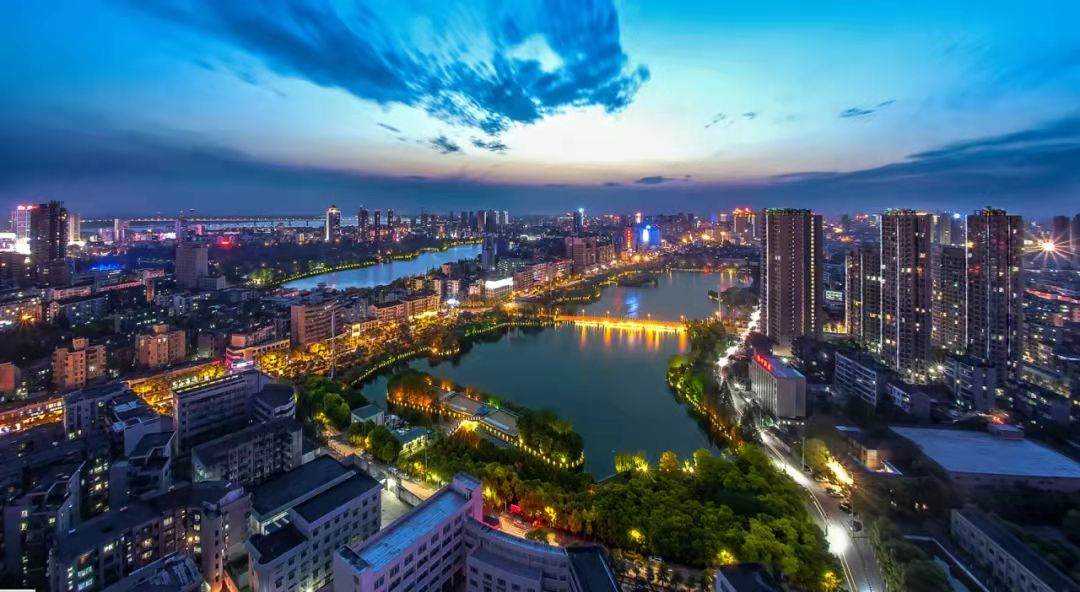 湖北，嘉宾与观众共聚一堂